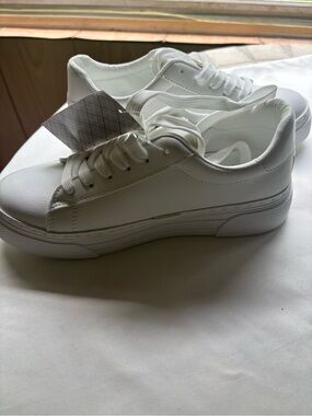 Jabasic White Platform Athletic Sneakers